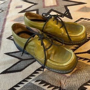 Vintage Fluevog Black Lace Up Brogue F Sole 7.5